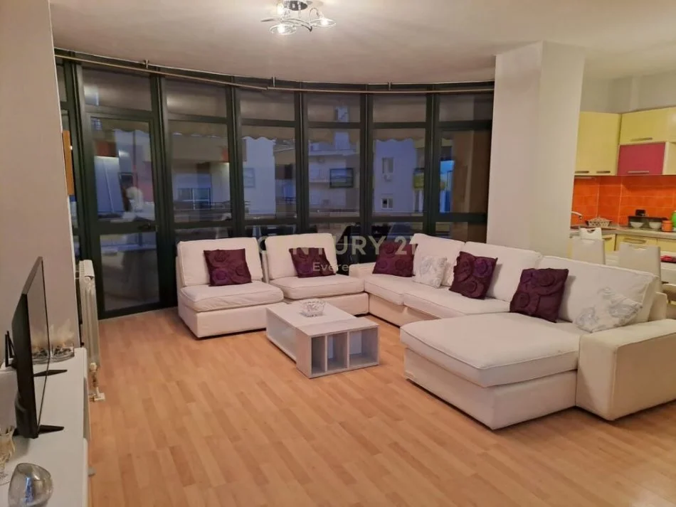 Tirane, jepet me qera apartament 2+1 Kati 3, 125 m² 650 € 