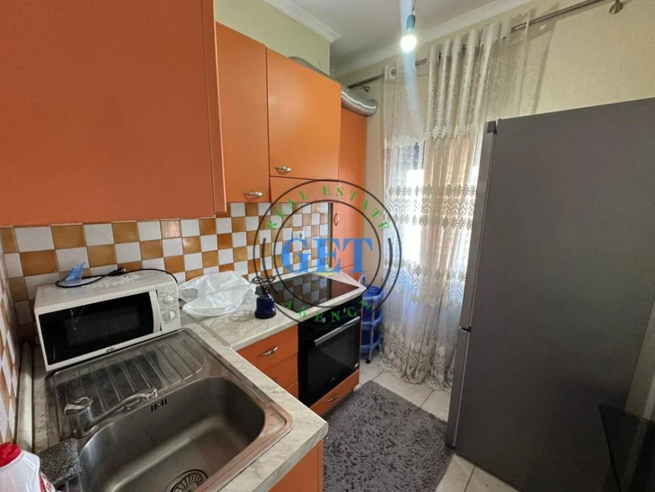 Durres, jepet me qera apartament 1+1, Plazhi Hekurudha, Kati 3, 300 €