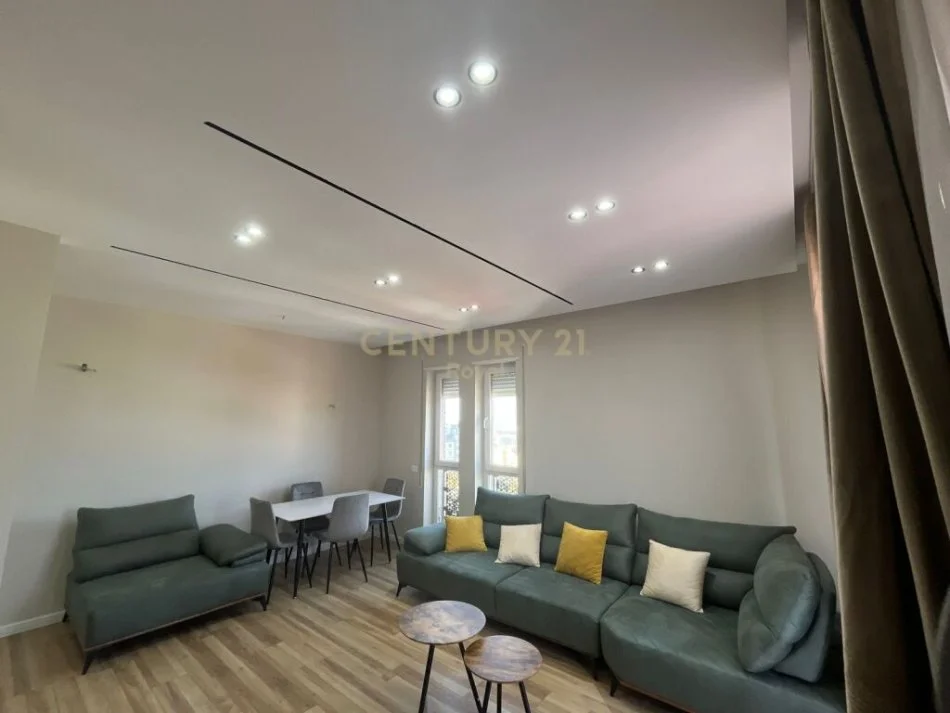 Tirane, jepet me qera apartament Kati 7, 100 m² 700 € 
