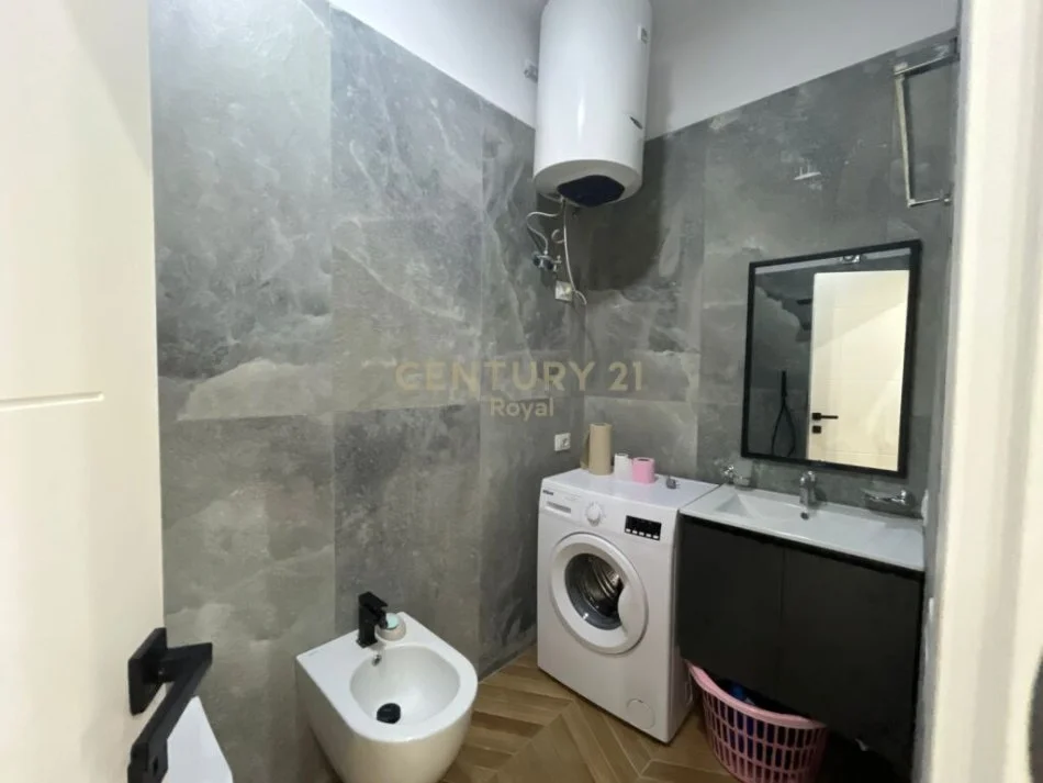 jepet me qera apartament 2+1 Kati 7, 100 m² 700 € (qsut)
