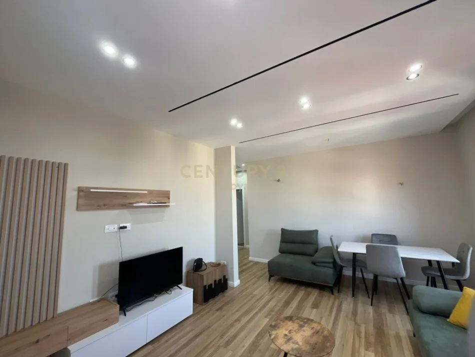 jepet me qera apartament 2+1 Kati 7, 100 m² 700 € (qsut)