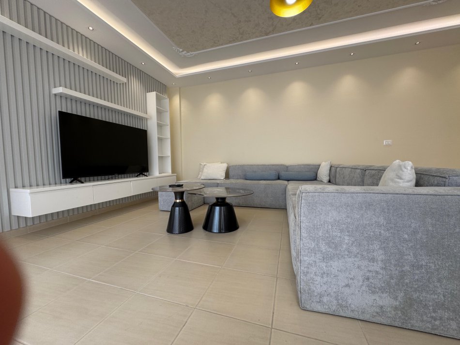Tirane, Jepet me qera apartament 2+1+Ballkon Kati 6, 650 €