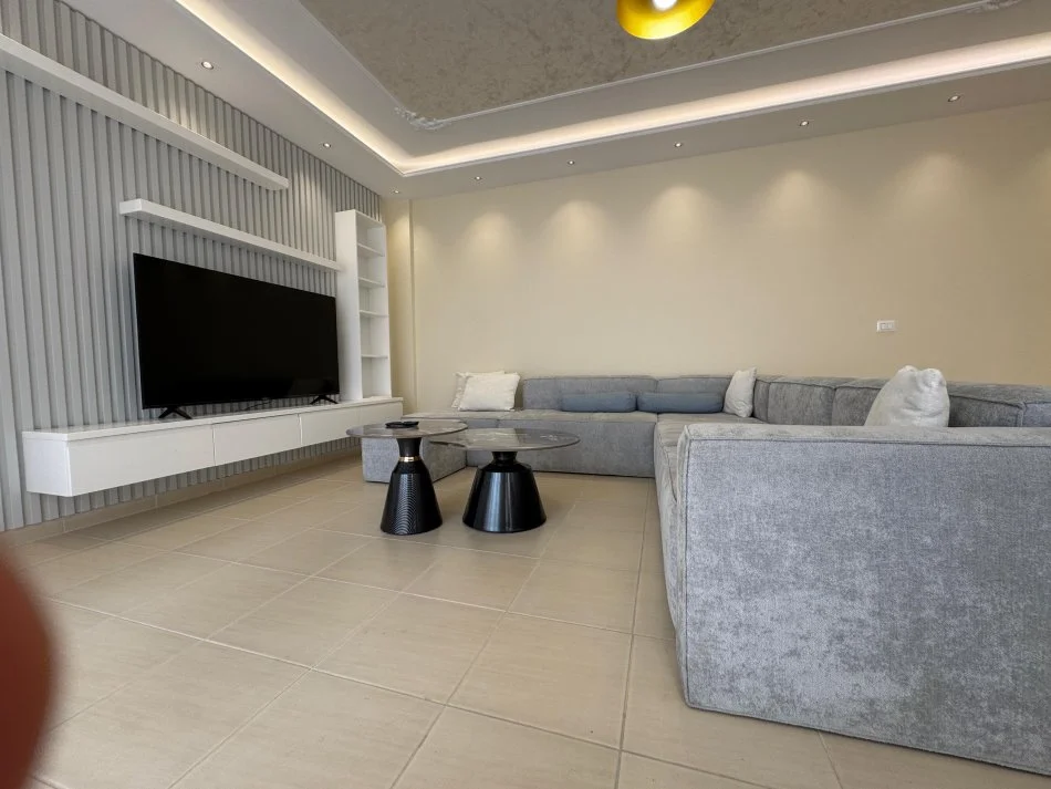 Tirane, Jepet me qera apartament 2+1+Ballkon Kati 6, 650 €