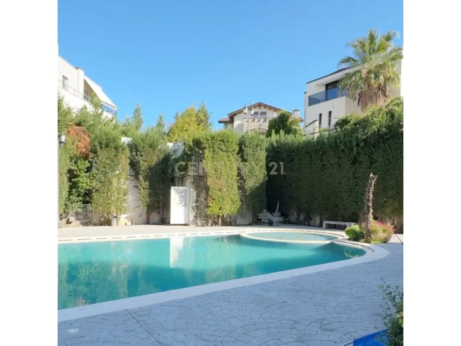 Tirane, shes Vile 4+1 Kati 4, 286 m² 950.000 € 