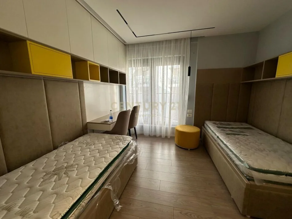 Tirane, jepet me qera apartament 2+1 Kati 3, 103 m² 900 € (kodra e diellit)