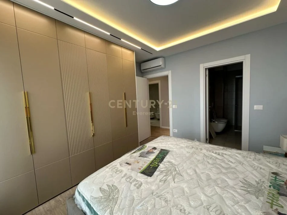 Tirane, jepet me qera apartament 2+1 Kati 3, 103 m² 900 € 