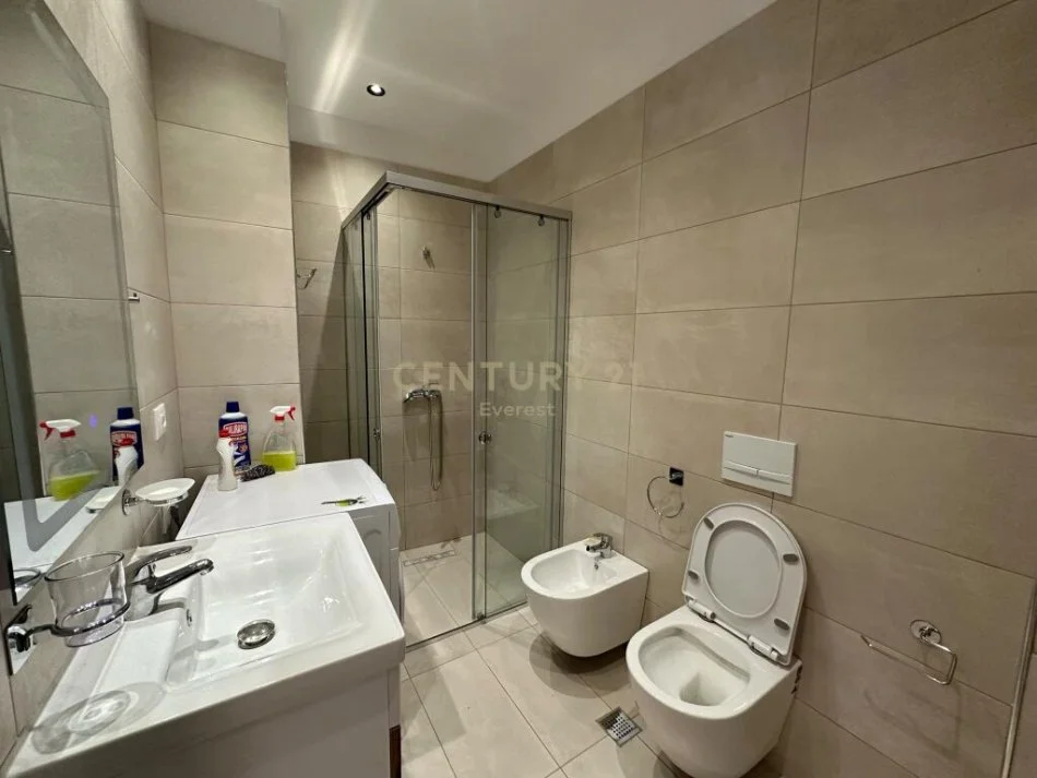 Tirane, jepet me qera apartament 2+1 Kati 3, 103 m² 900 € (kodra e diellit)