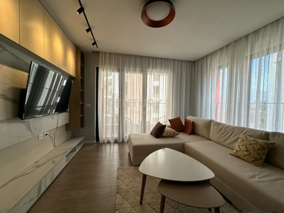 Tirane, jepet me qera apartament 2+1 Kati 3, 103 m² 900 € 