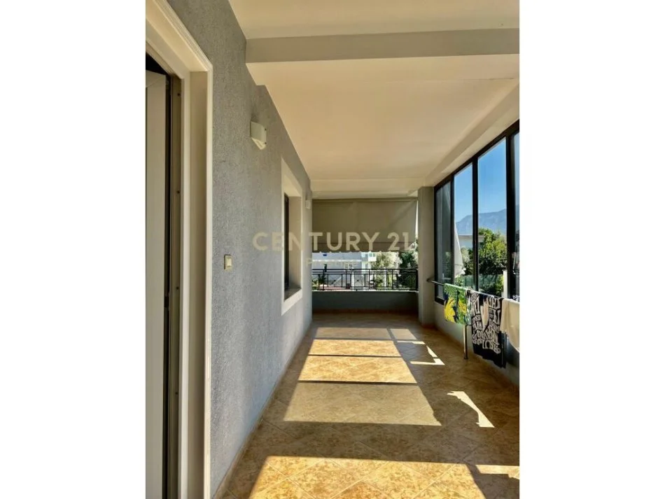 Tirane, jepet me qera apartament 2+1 Kati 2, 100 m² 550 € 