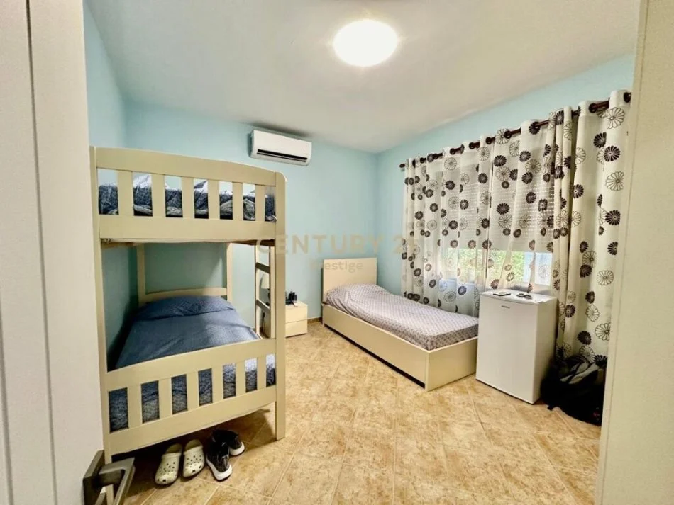 Tirane, jepet me qera apartament 2+1 Kati 2, 100 m² 550 € 