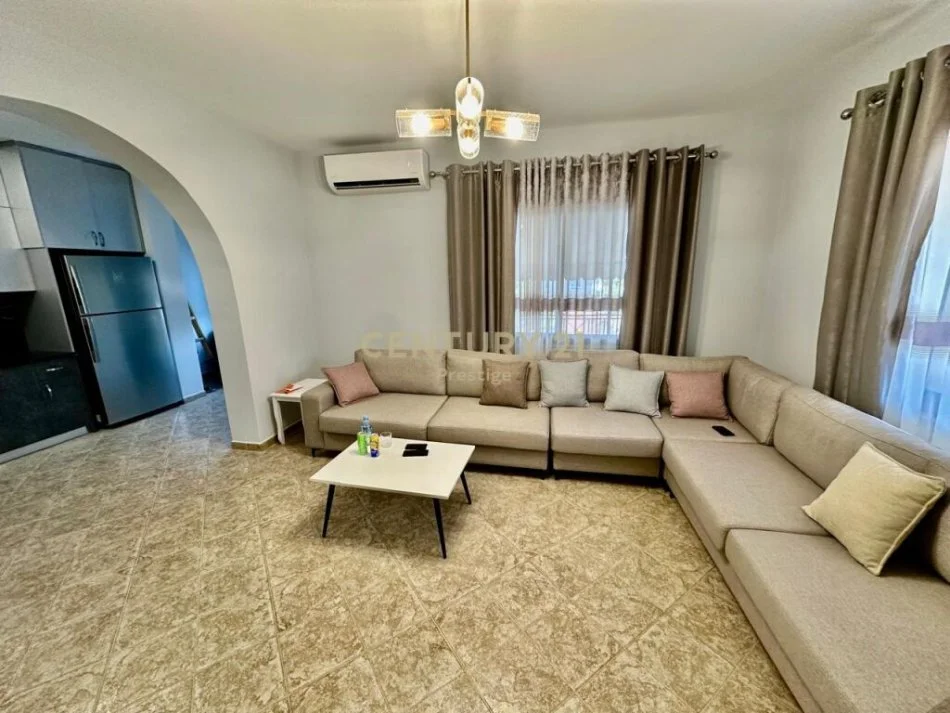 Tirane, jepet me qera apartament 2+1 Kati 2, 100 m² 550 € 