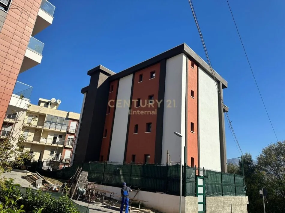 Tirane, shes ambjent biznesi Kati 5, 1.700.000 € 