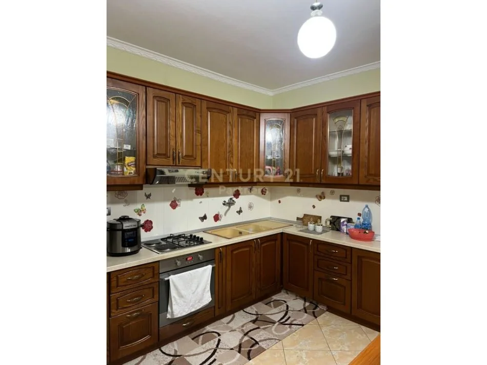 Tirane, shes apartament 2+1 Kati 1, 127 m² 100.000 € 