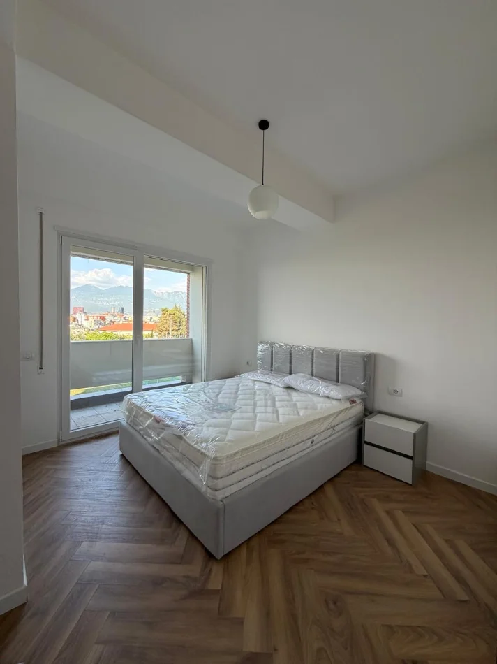 Tirane, jepet me qera apartament 1+1 Kati 4, 70 m² 550 € (Golden Park)