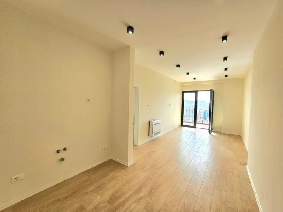 Tirane, jepet me qera zyre Kati -2, 78 m² 800 € (Rruga e Kavajës Tiranë,Shqipëria)