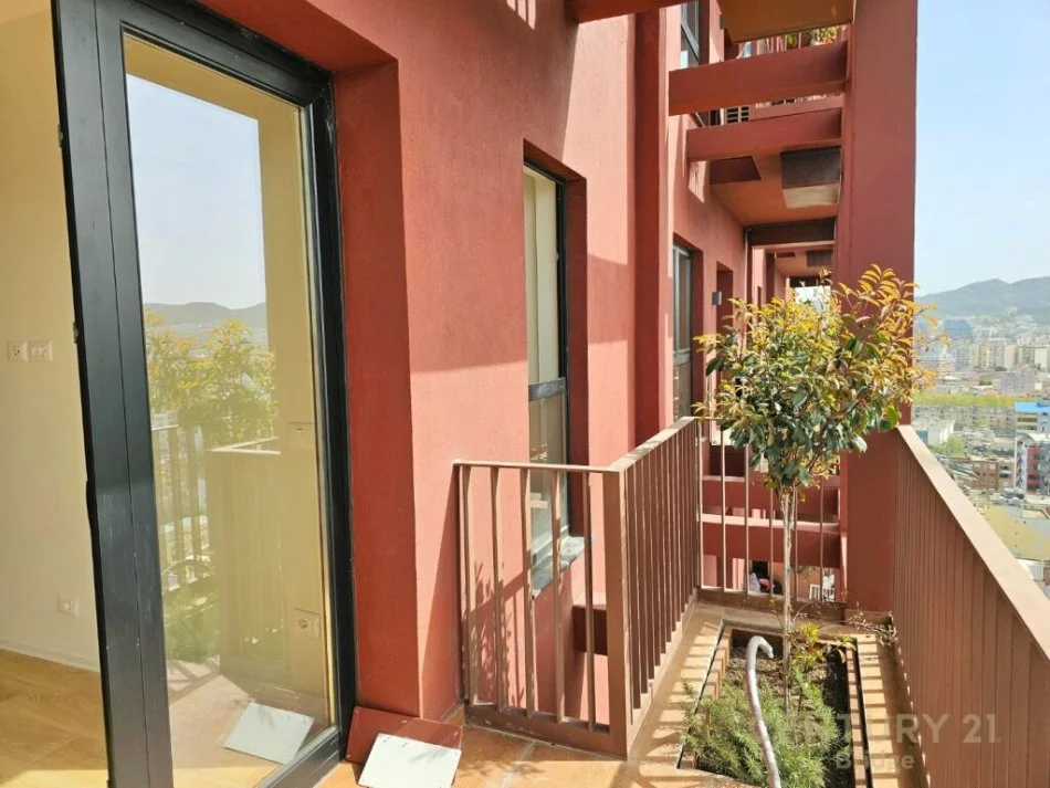 Tirane, jepet me qera zyre Kati -2, 78 m² 800 € (Rruga e Kavajës Tiranë,Shqipëria)