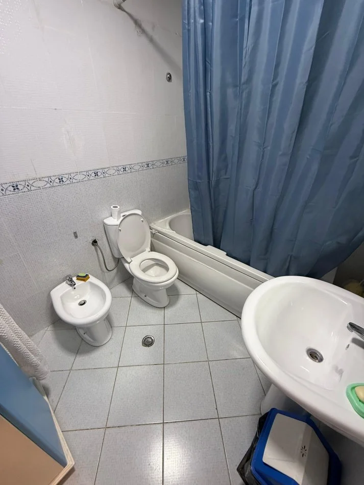 Tirane, jepet me qera apartament 3+1 Kati 4, 110 m² 600 € (RRUGA E KAVAJES)