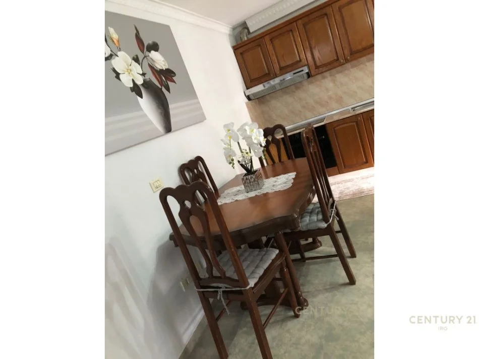 Tirane, jepet me qera apartament 2+1 Kati 1, 84 m² 650 € 