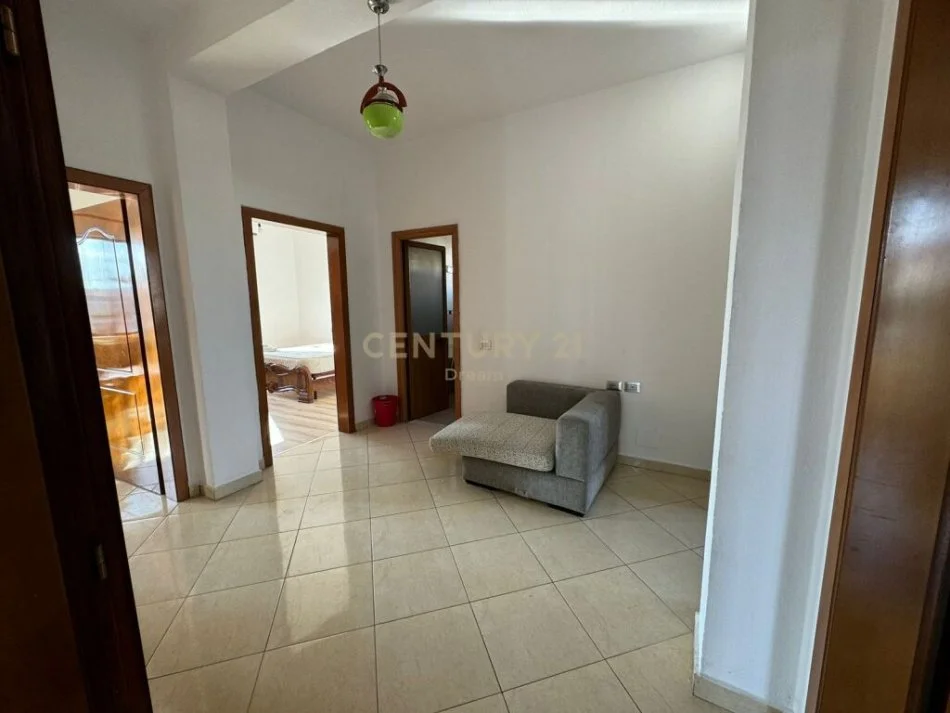 Tirane, jepet me qera apartament 3+1+Ballkon Kati 3, 103 m² 500 € (Rruga Sadik Petrela)