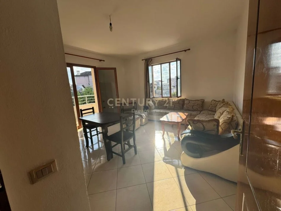 Tirane, jepet me qera apartament 3+1 Kati 3, 103 m² 500 € (perballe Venue Club ne rrugen Sadik Petrela)
