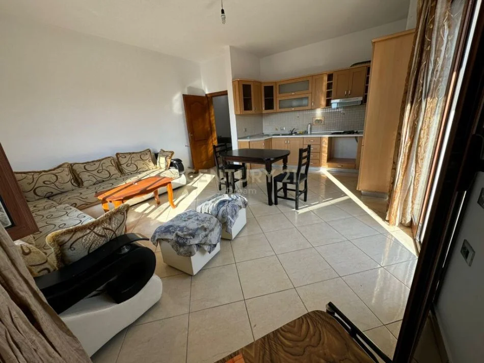 Tirane, jepet me qera apartament 3+1+Ballkon Kati 3, 103 m² 500 € (Rruga Sadik Petrela)