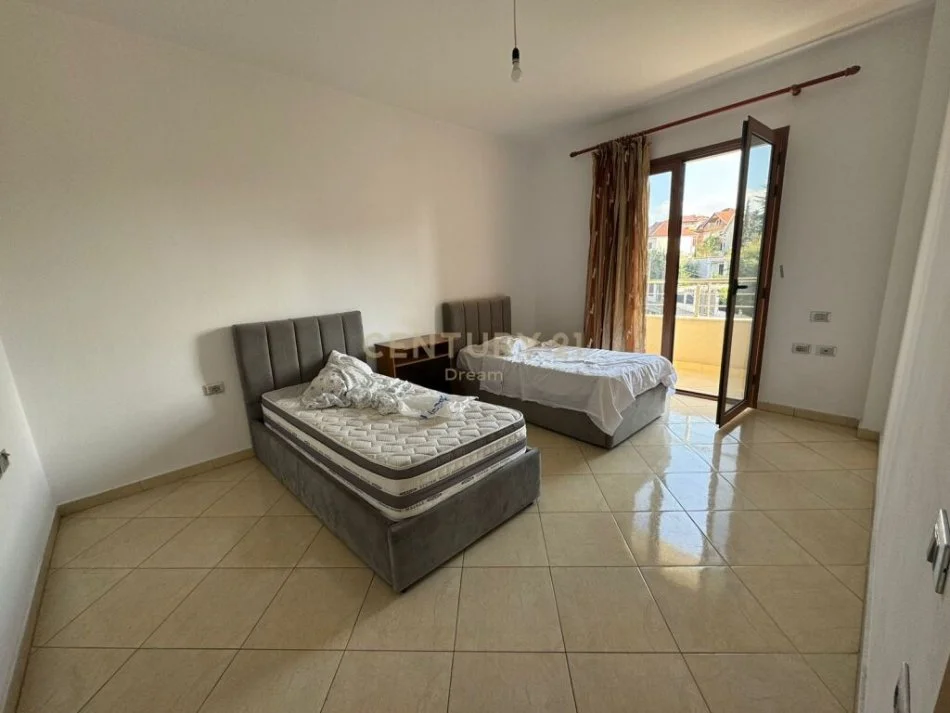 Tirane, jepet me qera apartament 3+1+Ballkon Kati 3, 103 m² 500 € (Rruga Sadik Petrela)