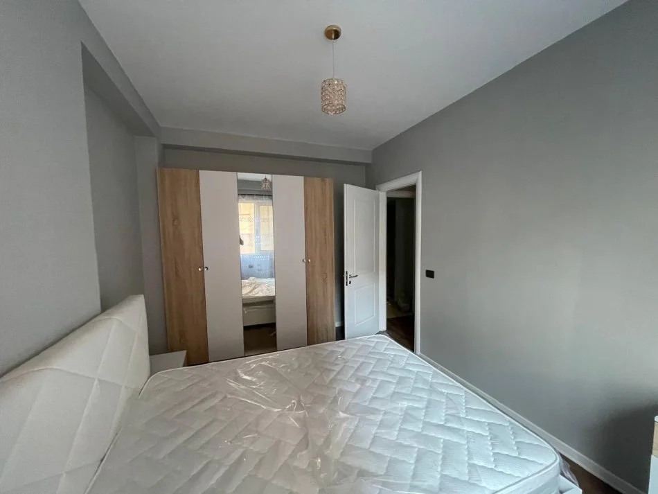 Tirane, jepet me qera apartament 1+1+Ballkon Kati 2, 55 m² 400 € (Astir te Bar Oslo)