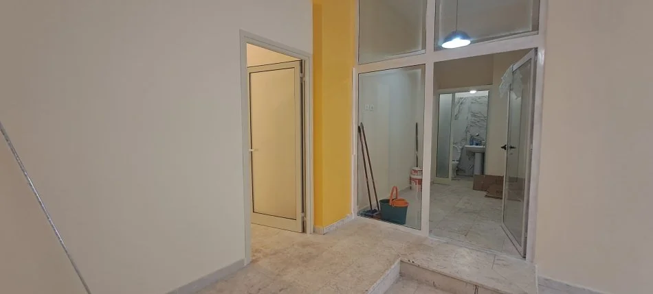 Durres, jepet me qera ambjent biznesi Kati 0, 61 m² 600 € 