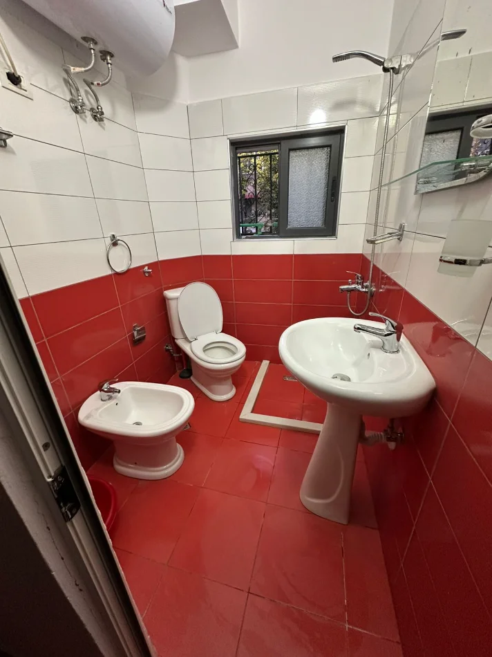 Tirane, jepet me qera apartament 2+1 Kati 2, 70 m² 470 € (Rruga Kongresi Manastirit)