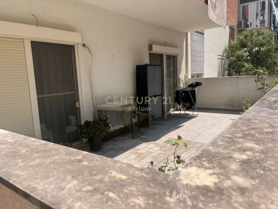 Tirane, jepet me qera apartament 1+1 Kati 1, 77 m² 450 € 