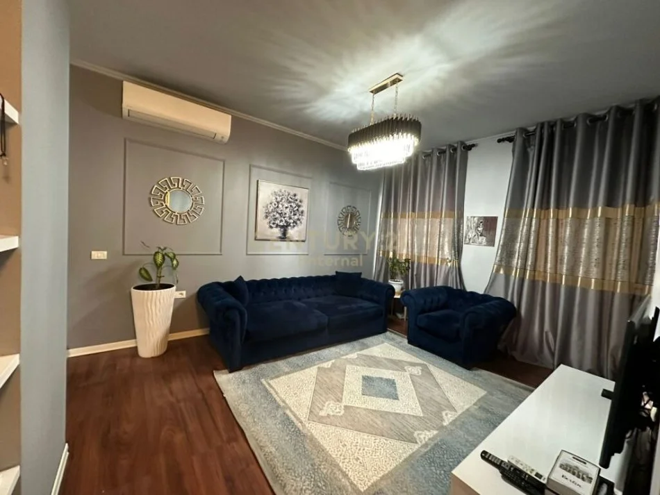Tirane, jepet me qera apartament 2+1 Kati 2, 102 m² 800 € (kopeshti botanik)