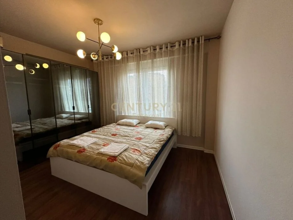 Tirane, jepet me qera apartament 2+1 Kati 2, 102 m² 800 € (kopeshti botanik)