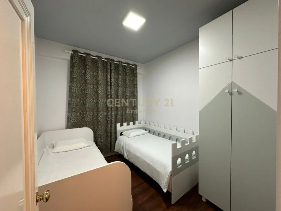 Tirane, jepet me qera apartament 2+1 Kati 2, 102 m² 800 € (kopeshti botanik)