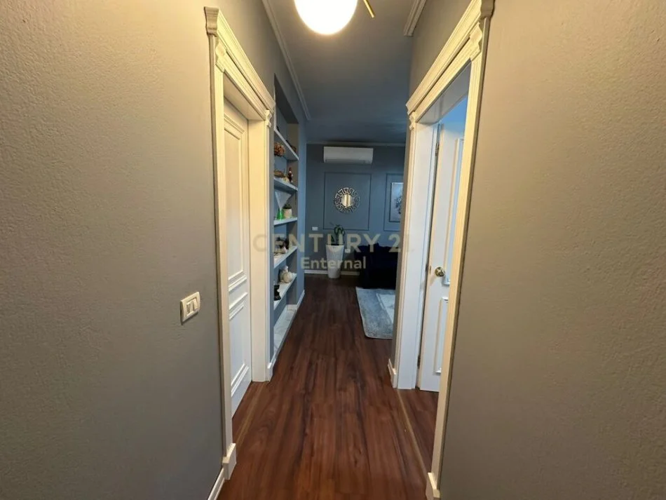 Tirane, jepet me qera apartament 2+1 Kati 2, 102 m² 800 € (kopeshti botanik)