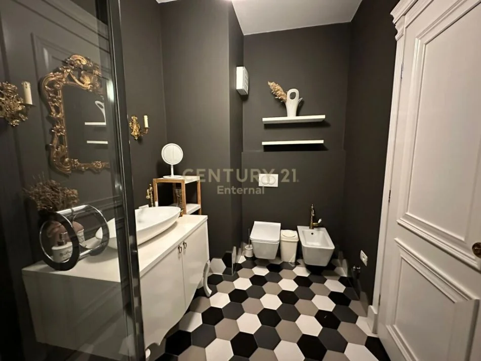 Tirane, jepet me qera apartament 2+1 Kati 2, 102 m² 800 € (kopeshti botanik)