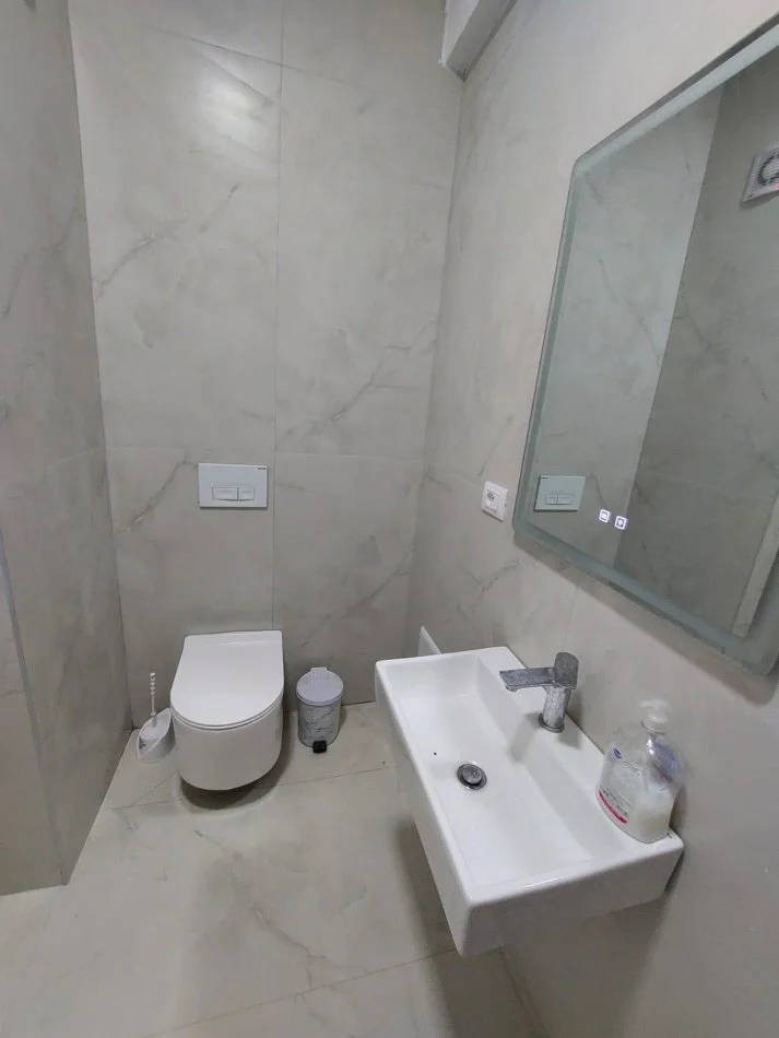 Tirane, jepet me qera apartament 1+1 Kati 2, 58 m² 420 € (Rezidenca OXA)