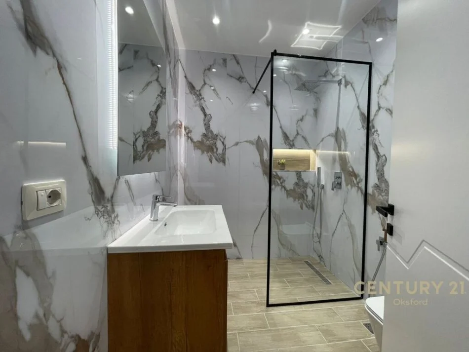 Tirane, shitet apartament 2+1 Kati 5, 136 m² 285.000 € (KRISTAL CENTER)