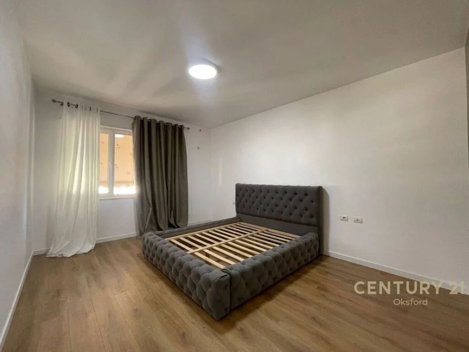 Tirane, shitet apartament 2+1+Aneks+Ballkon Kati 6, 136 m² 285.000 € (Mbikalimi i Kristal Center)