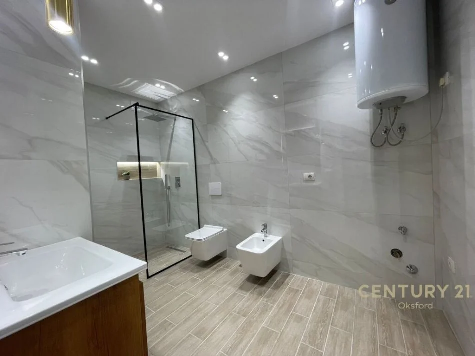 Tirane, shitet apartament 2+1+Aneks+Ballkon Kati 6, 136 m² 285.000 € (Mbikalimi i Kristal Center)