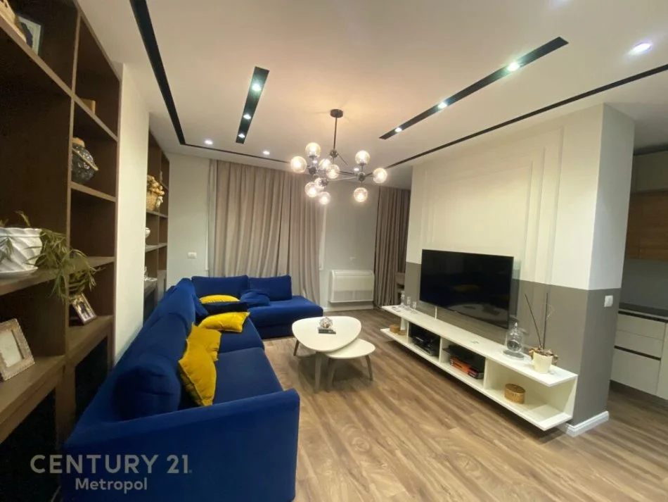 Tirane, jepet me qera apartament 3+1 Kati 11, 114 m² 1.700 € (RRUGA E BARRIKADAVE)