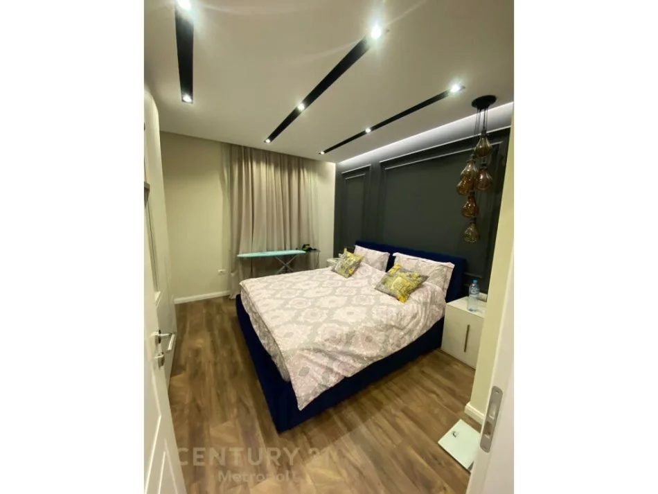 Tirane, jepet me qera apartament 3+1 Kati 11, 114 m² 1.700 € (RRUGA E BARRIKADAVE)