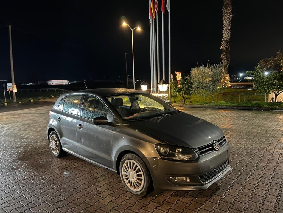 Fushe Kruje, shes makine Vw volkswagen polo Nafte, gri e erret manuale Kondicioner 220.000 km 4.500 €