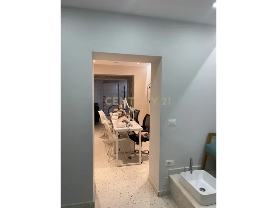 Tirane, Jepet me Qera Ambient Biznesi (Nails Room), Shkolla e Baletit 700 €