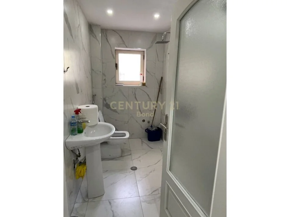 Tirane, Jepet me Qera Ambient Biznesi (Nails Room), Shkolla e Baletit 700 €