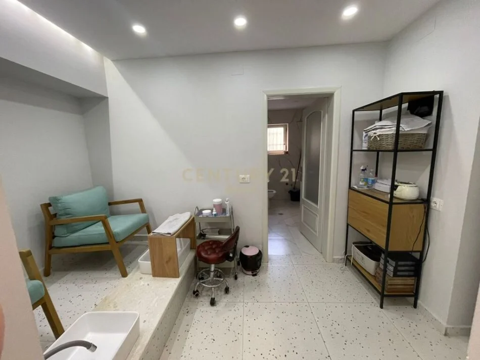 Tirane, Jepet me Qera Ambient Biznesi (Nails Room), Shkolla e Baletit 700 €