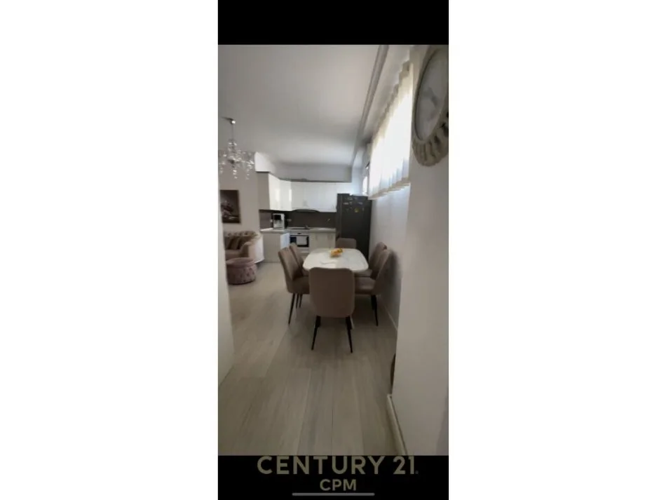 Tirane, shitet apartament 2+1 Kati 9, 85 m² 130.000 € (Stacioni i trenit)