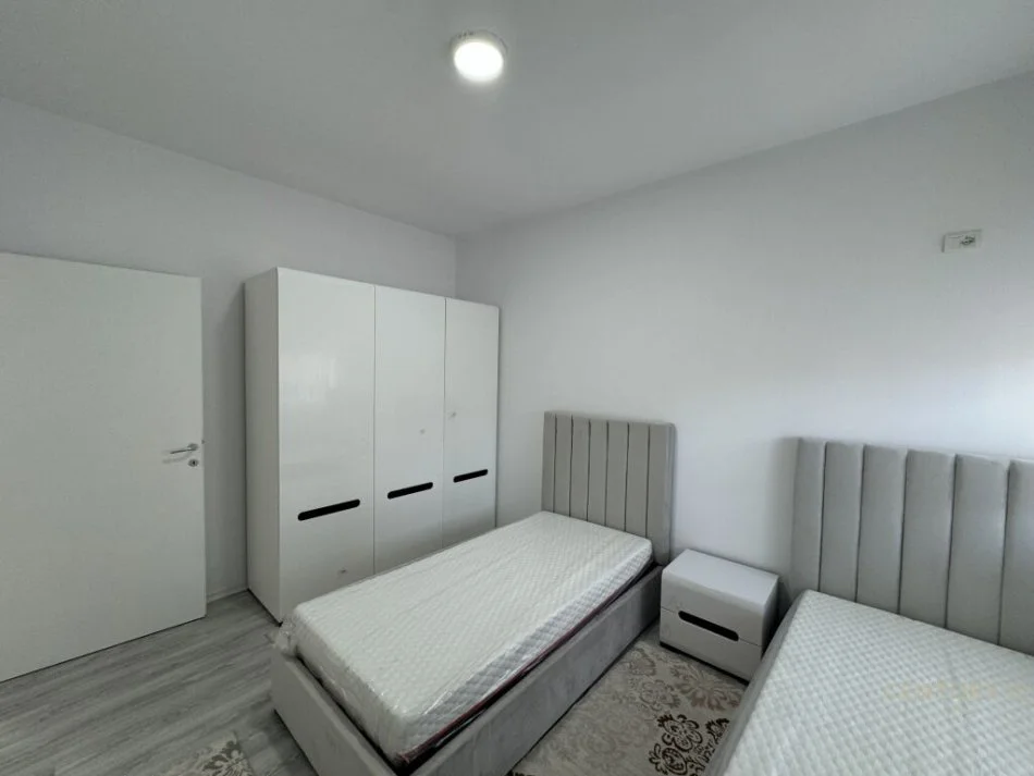 Tirane, shitet apartament 3+1 Kati 4, 143 m² 350.000 € (LIQENI I TIRANES)