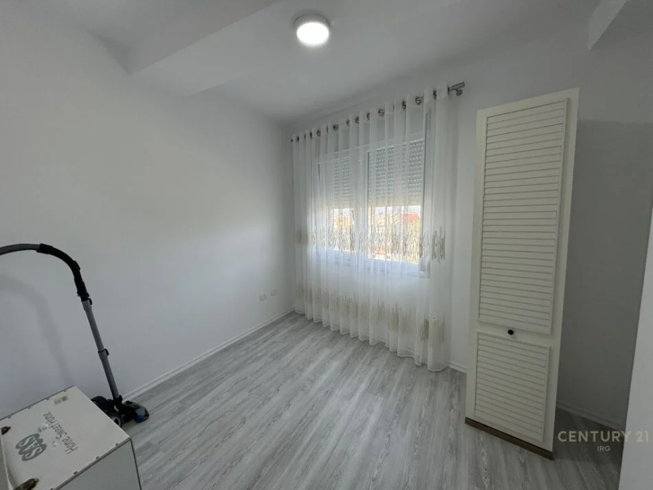 Tirane, shitet apartament 3+1 Kati 4, 143 m² 350.000 € (LIQENI I TIRANES)