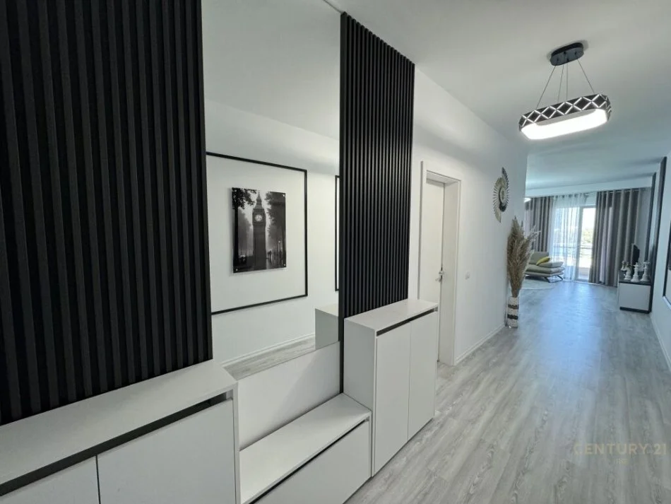 Tirane, shitet apartament 3+1 Kati 4, 143 m² 350.000 € (LIQENI I TIRANES)