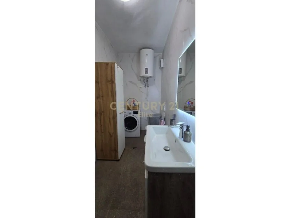 Tirane, jepet me qera 1+1 Kati 4, 67 m² 600 € 
